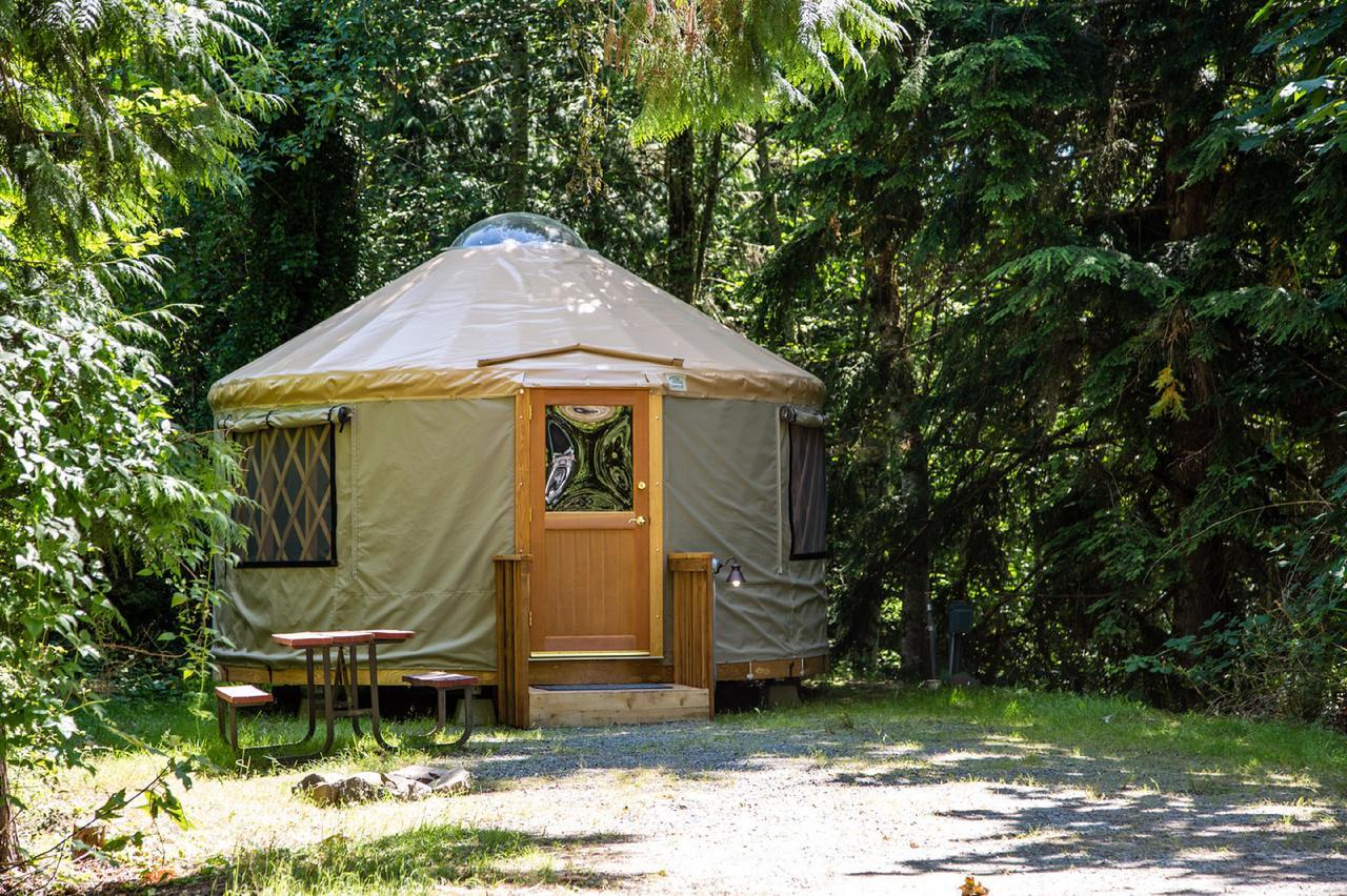 Mount Vernon Camping Resort 16 Ft. Yurt 6 Bow エクステリア 写真