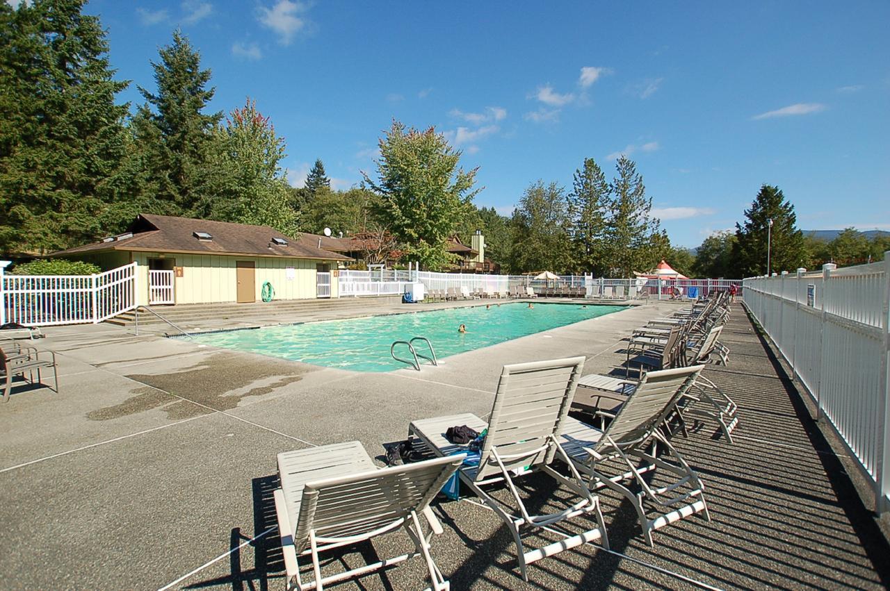 Mount Vernon Camping Resort 16 Ft. Yurt 6 Bow エクステリア 写真