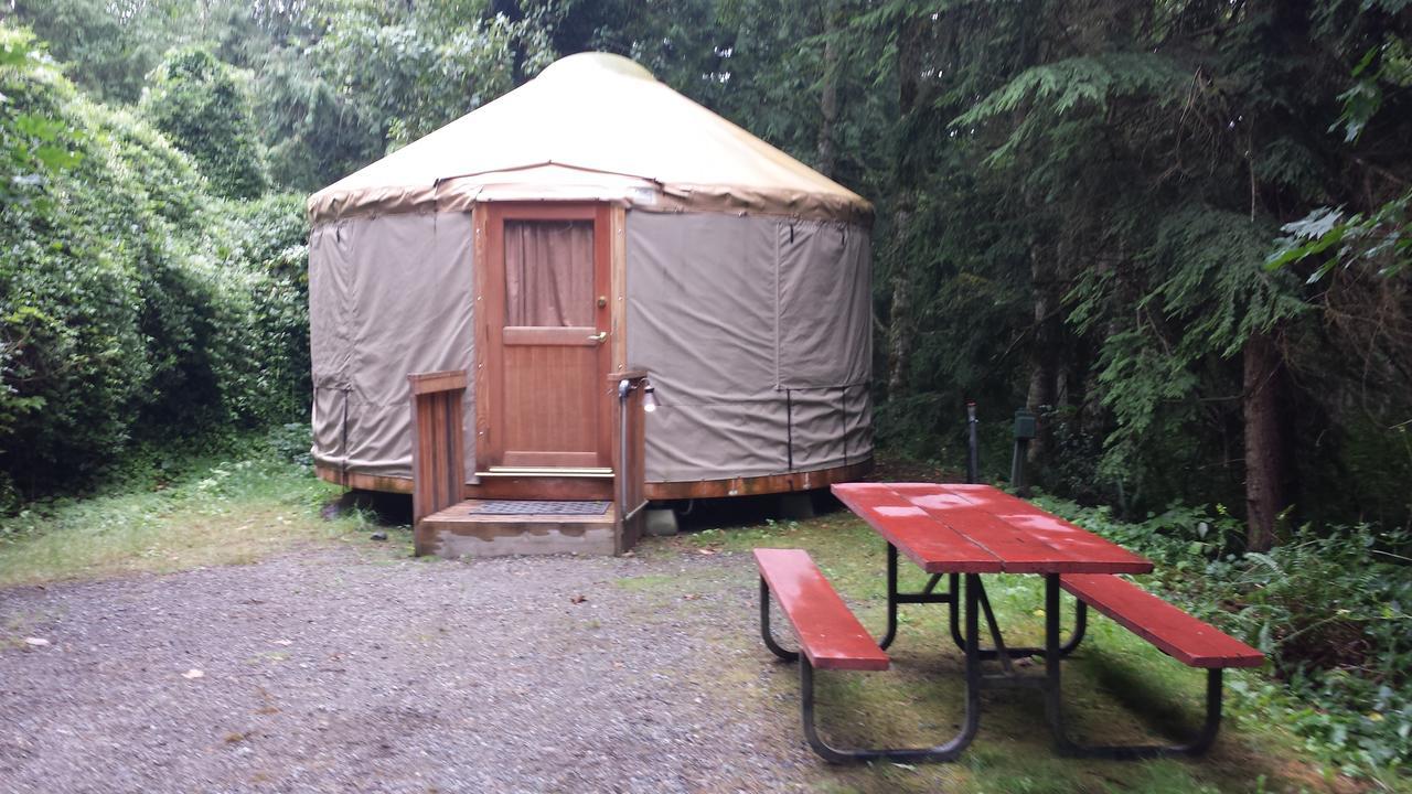 Mount Vernon Camping Resort 16 Ft. Yurt 6 Bow エクステリア 写真
